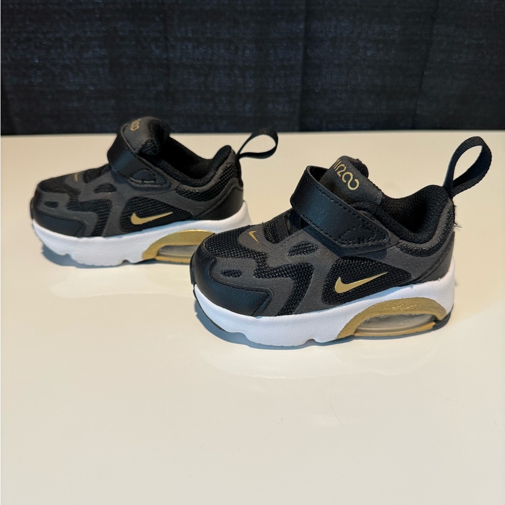 Baby Nikes! Air200 - 4c